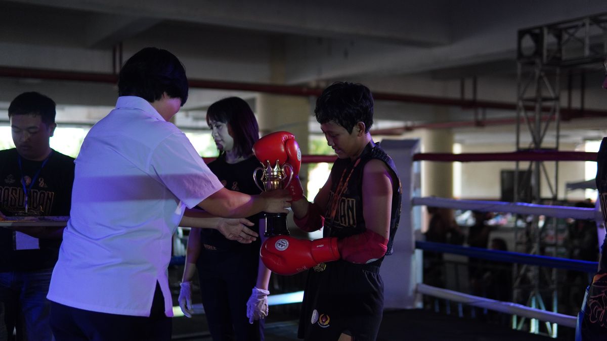 Atlet Dewasena di Ring